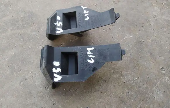 Volvo V50 Headlight/headlamp mounting bracket 30678482
