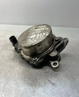Opel Vivaro Vacuum pump 146502570R