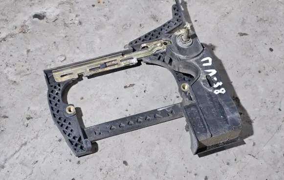 BMW 7 E38 Front door exterior handle/bracket 51218171469