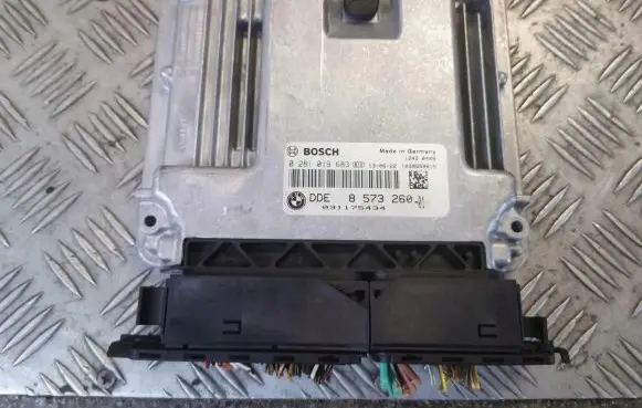 BMW 1 F20 F21 Engine control unit/module 8573260