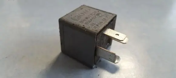 Volkswagen PASSAT B5.5 Other relay 8D0951253A