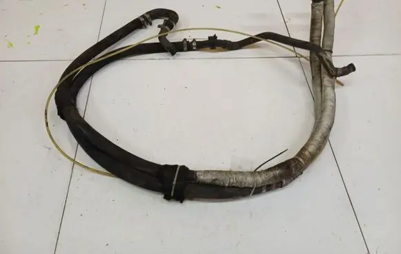 Mazda 3 I Engine coolant pipe/hose 