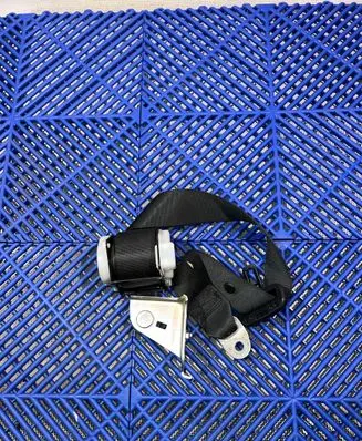 Toyota Auris E180 Middle seatbelt (rear) C7092