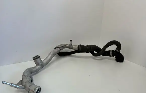 Volkswagen Touareg II Engine coolant pipe/hose 7P6122101E 7P6122301E