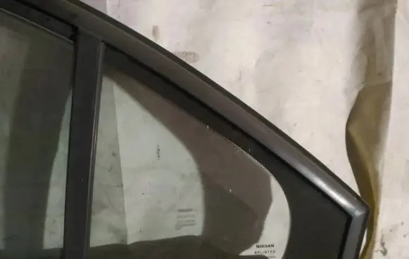 Nissan Primera Rear vent window glass 