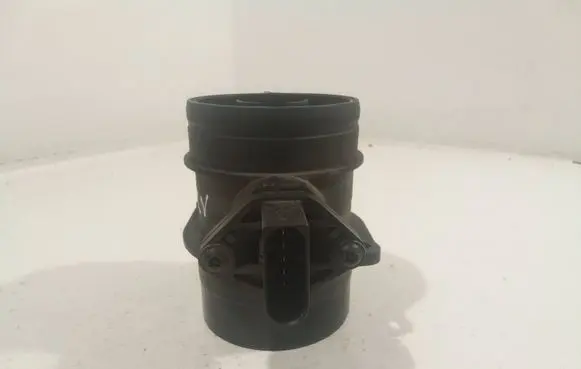 Volkswagen Golf V Mass air flow meter 0281002461 074906461b