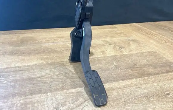 Jaguar F-Pace Accelerator throttle pedal HK839F836CB M2008075922