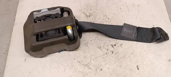 Rear seatbelt