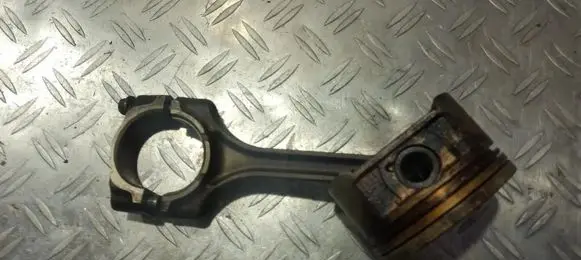 Honda Accord Piston with connecting rod