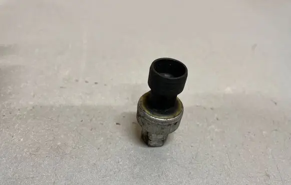 Opel Astra J Air conditioning (A/C) pressure sensor 