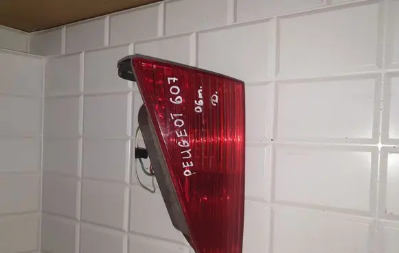Peugeot 607 Rear/tail lights 2543