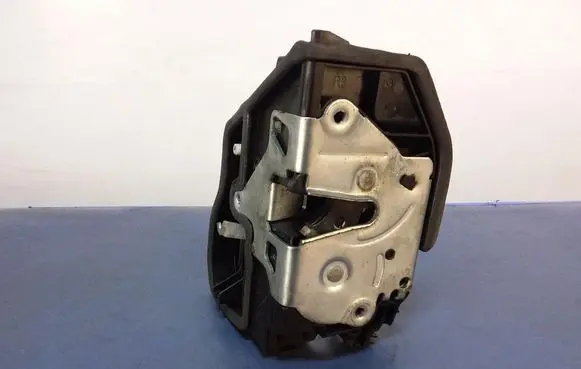BMW X3 F25 Front door lock 7318416