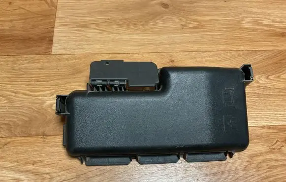Volvo V70 Fuse box cover 30728133