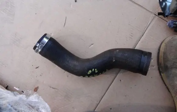 Ford Transit Courier Intercooler hose/pipe 