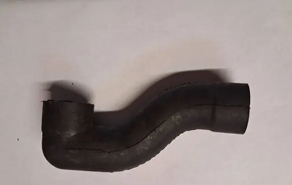 Mercedes-Benz E W124 Breather hose/pipe 1110180482