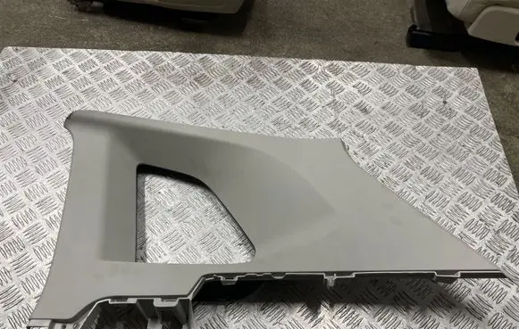 (D)pillar trim (top)