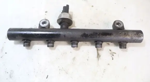 Volvo V50 Fuel main line pipe