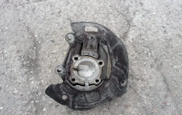 BMW 5 E39 Front wheel hub spindle knuckle