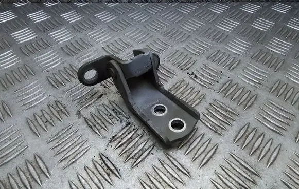 Toyota Avensis T250 Front door upper hinge