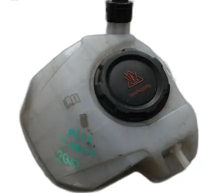 Volkswagen Polo VI Coolant expansion tank/reservoir 2Q0121407D