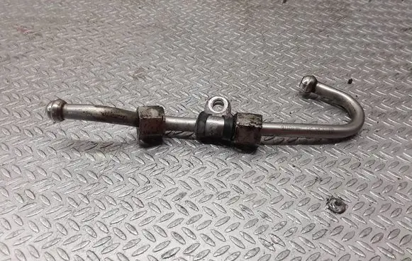 Volkswagen Golf VI Fuel injector supply line/pipe 