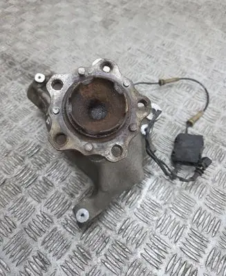 BMW M3 F80 Front wheel hub 2284001
