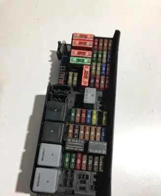 Mercedes-Benz ML W164 Fuse module A1645402372 13583853 5072426