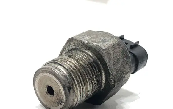 Toyota Corolla E120 E130 Fuel pressure sensor 