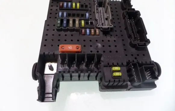 Volvo S80 Fuse module 8676391 05W033