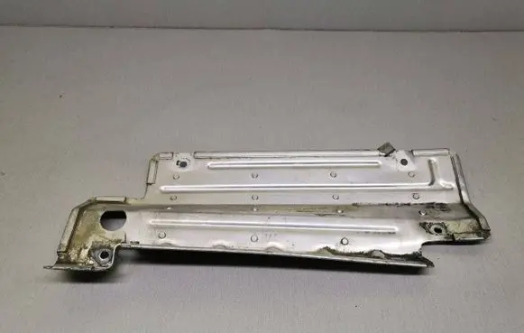 Volkswagen PASSAT B5.5 Exhaust heat shield 058129597003