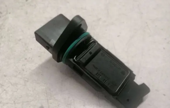 BMW 5 E39 Mass air flow meter F00C2G2062