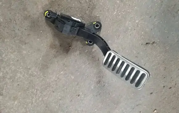 KIA Ceed Accelerator throttle pedal 32700G4210