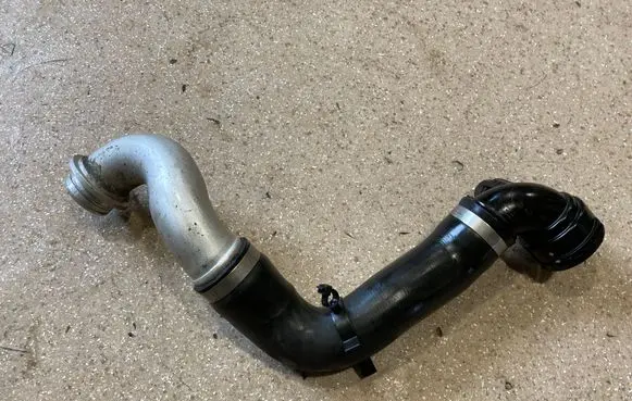 Engine coolant pipe/hose