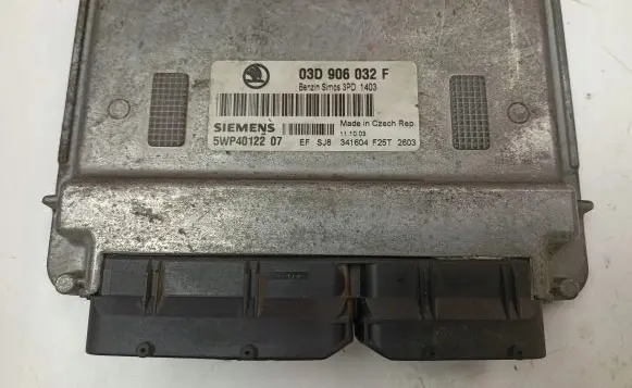 Skoda Fabia Mk1 (6Y) Engine control unit/module ECU 03D906032F