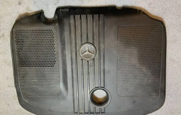 Mercedes-Benz C W204 Engine cover (trim) a6510101467 6510101467