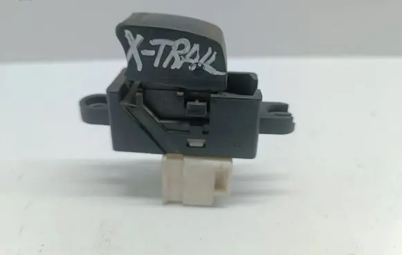 Nissan X-Trail T30 Electric window control switch