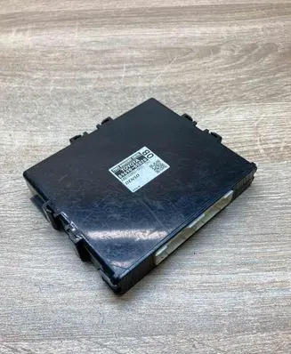 Toyota Avensis T270 Power management control unit 8969005020 MB1028500031