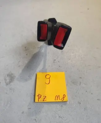 Volkswagen PASSAT B5 Rear seatbelt buckle 8D0857739A
