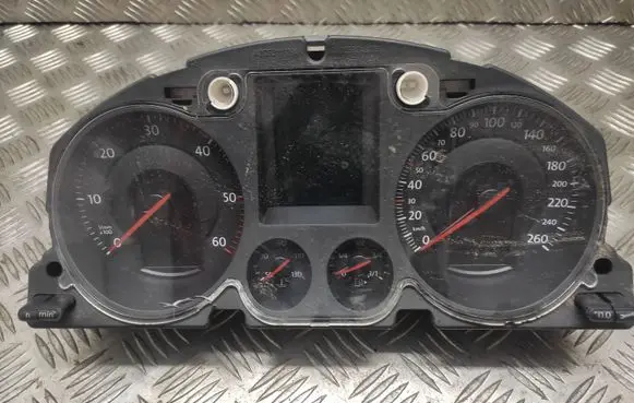 Volkswagen PASSAT B6 Speedometer (instrument cluster) V0007000