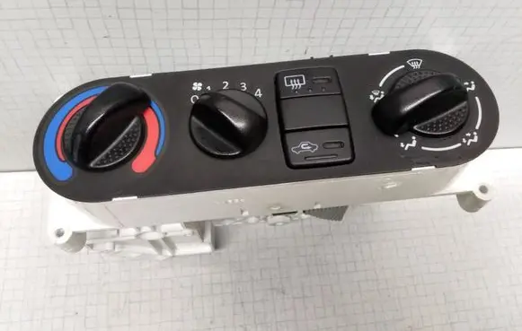 Nissan Almera N16 Climate control unit EB470065