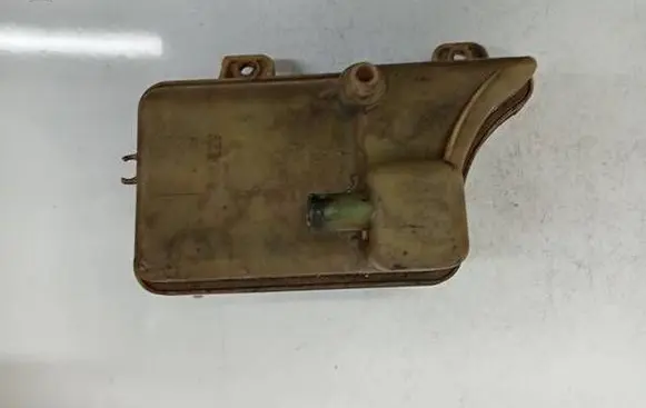 Coolant expansion tank/reservoir