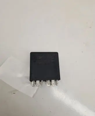 Audi A6 S6 C5 4B Light relay 4B0919471A 5KG00656805 393