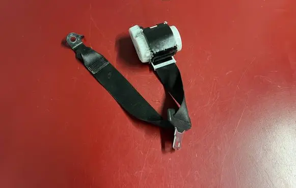 Rear seatbelt