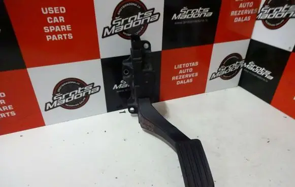Volvo XC70 Accelerator throttle pedal 6G929F836DD