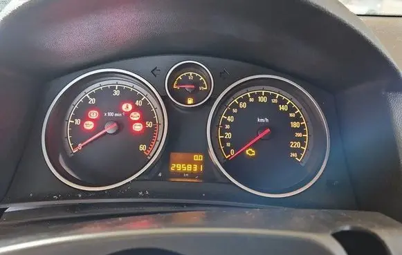 Speedometer (instrument cluster)