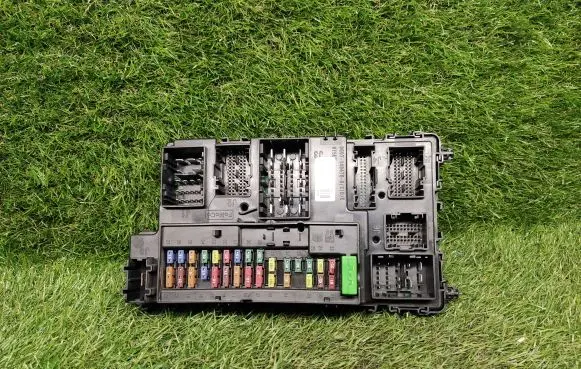Ford Fusion II Power management control unit FU5T15604DAH