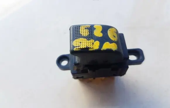 Mazda 626 Electric window control switch 3581D8D