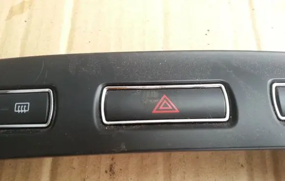 Ford Mondeo MK IV Hazard light switch