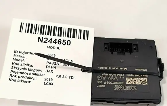 Volkswagen PASSAT B8 Central body control module 3Q0907338F