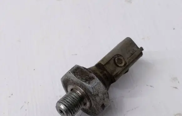Audi Q7 4L Oil pressure sensor 038919081